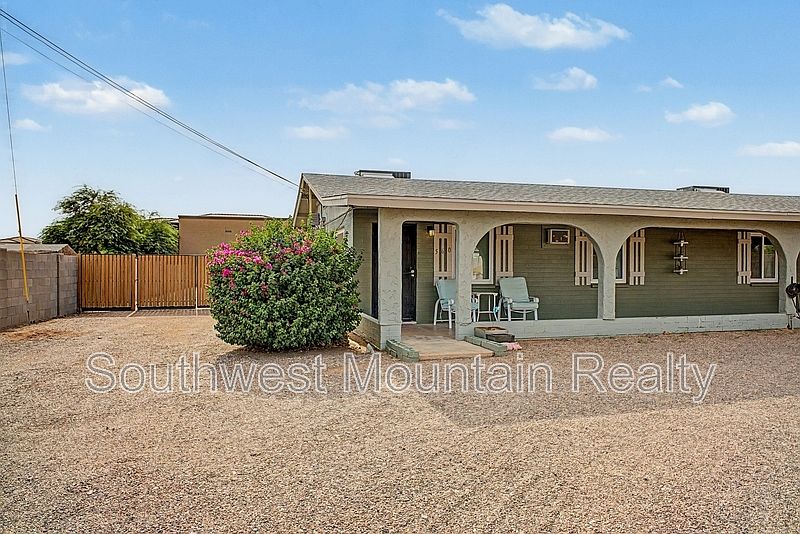 560 S Grand Dr photo 5