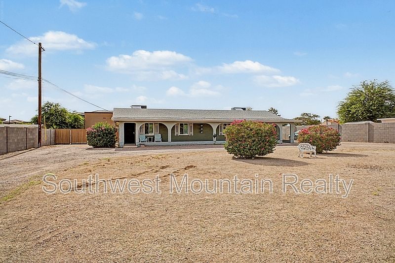 560 S Grand Dr photo 2
