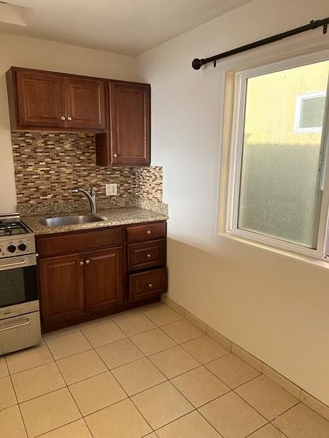 3379 Mission Blvd photo 4