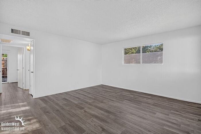 2209 W Belmont Ave APT 5 photo 5