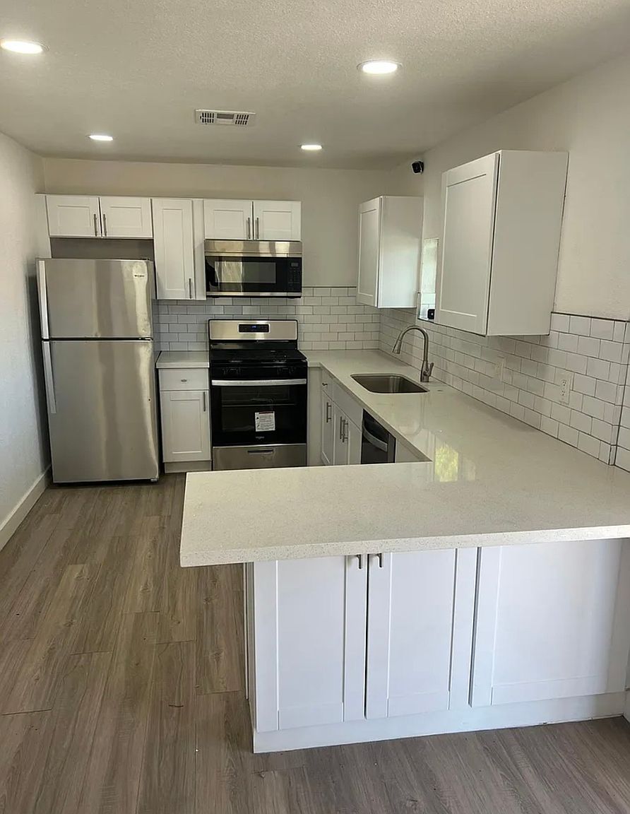 2082 E Apache Blvd photo 2