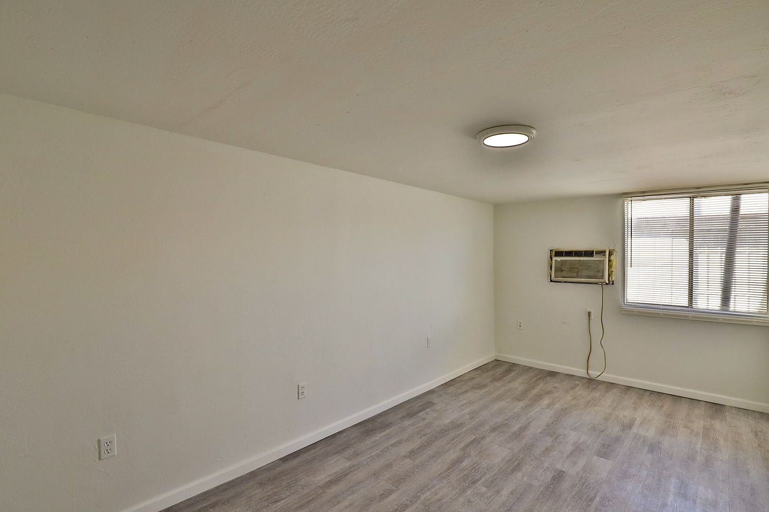 102 E. Hatcher Rd. photo 4