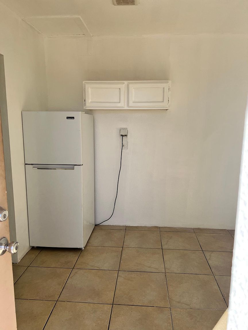 204-206 N Sunshine Blvd photo 4