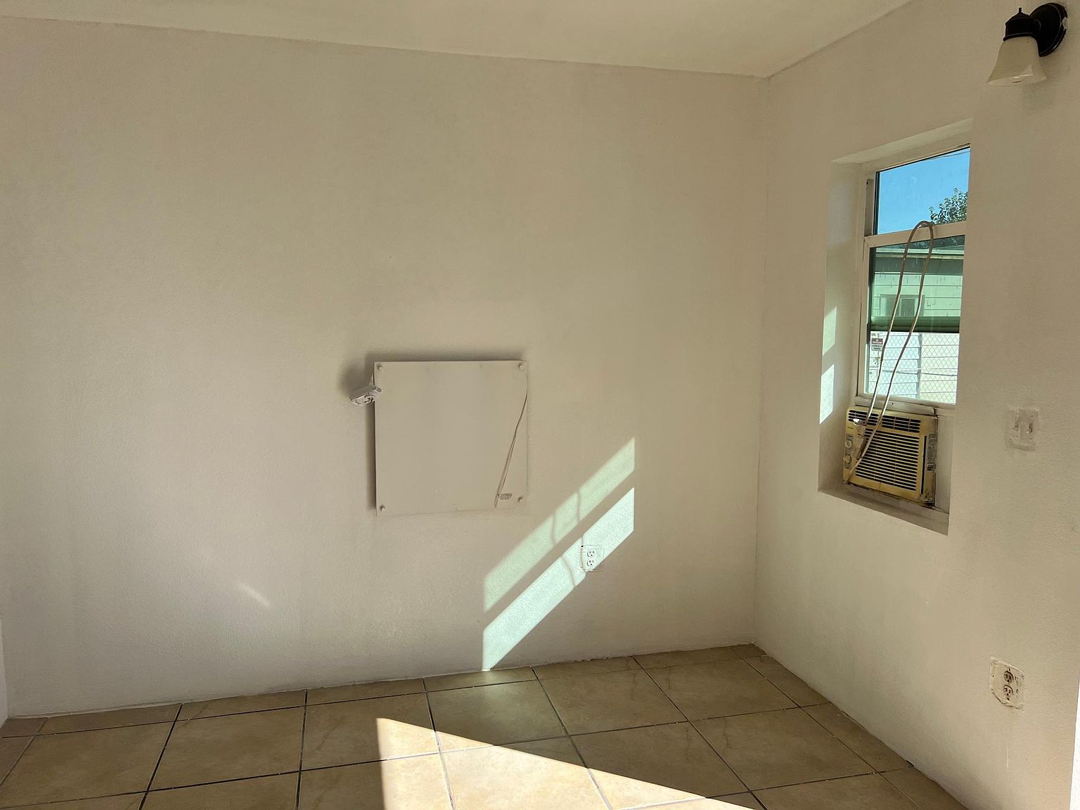 204-206 N Sunshine Blvd photo 5