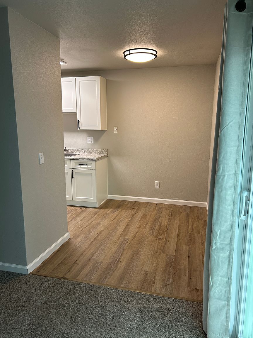 Duplexs on Apple Valley Ln · Santa Rosa photo 4