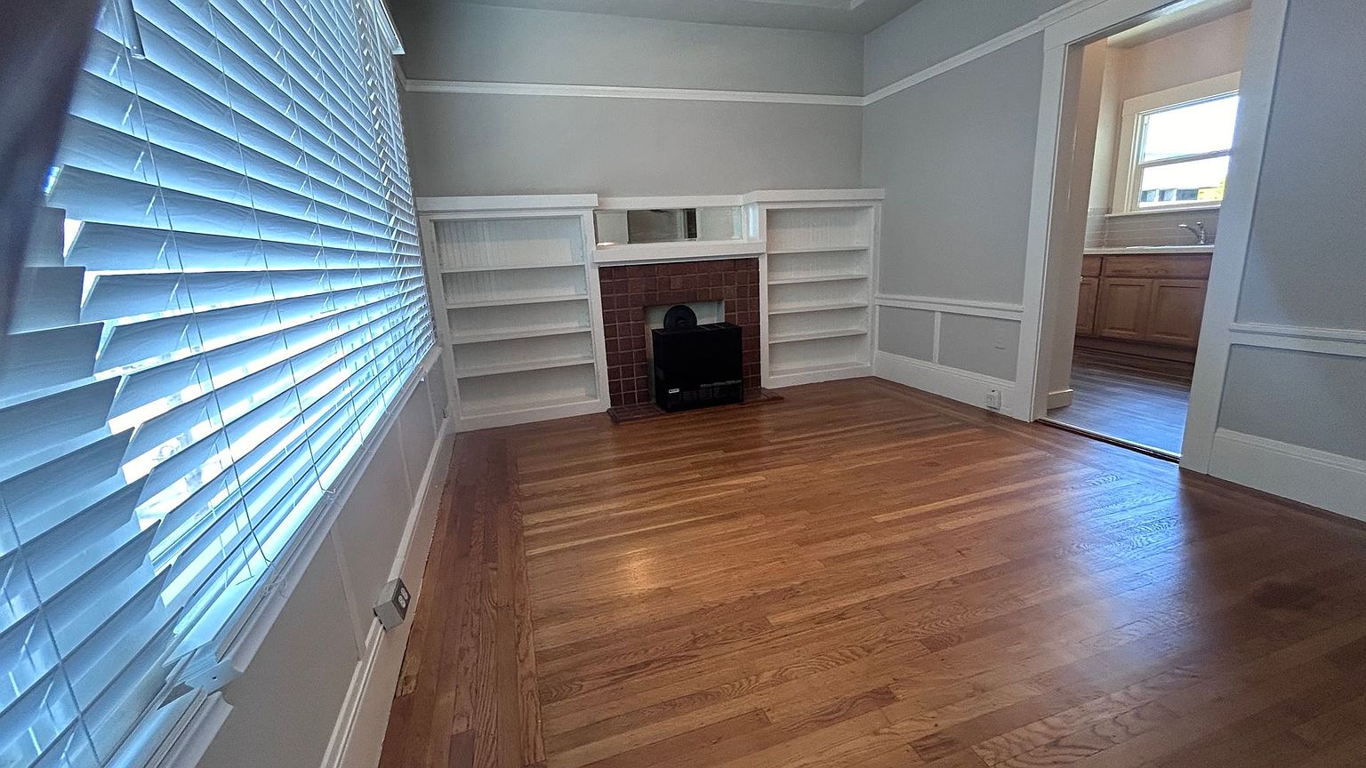 596-582-576-564- E 14th St #&-20 photo 2