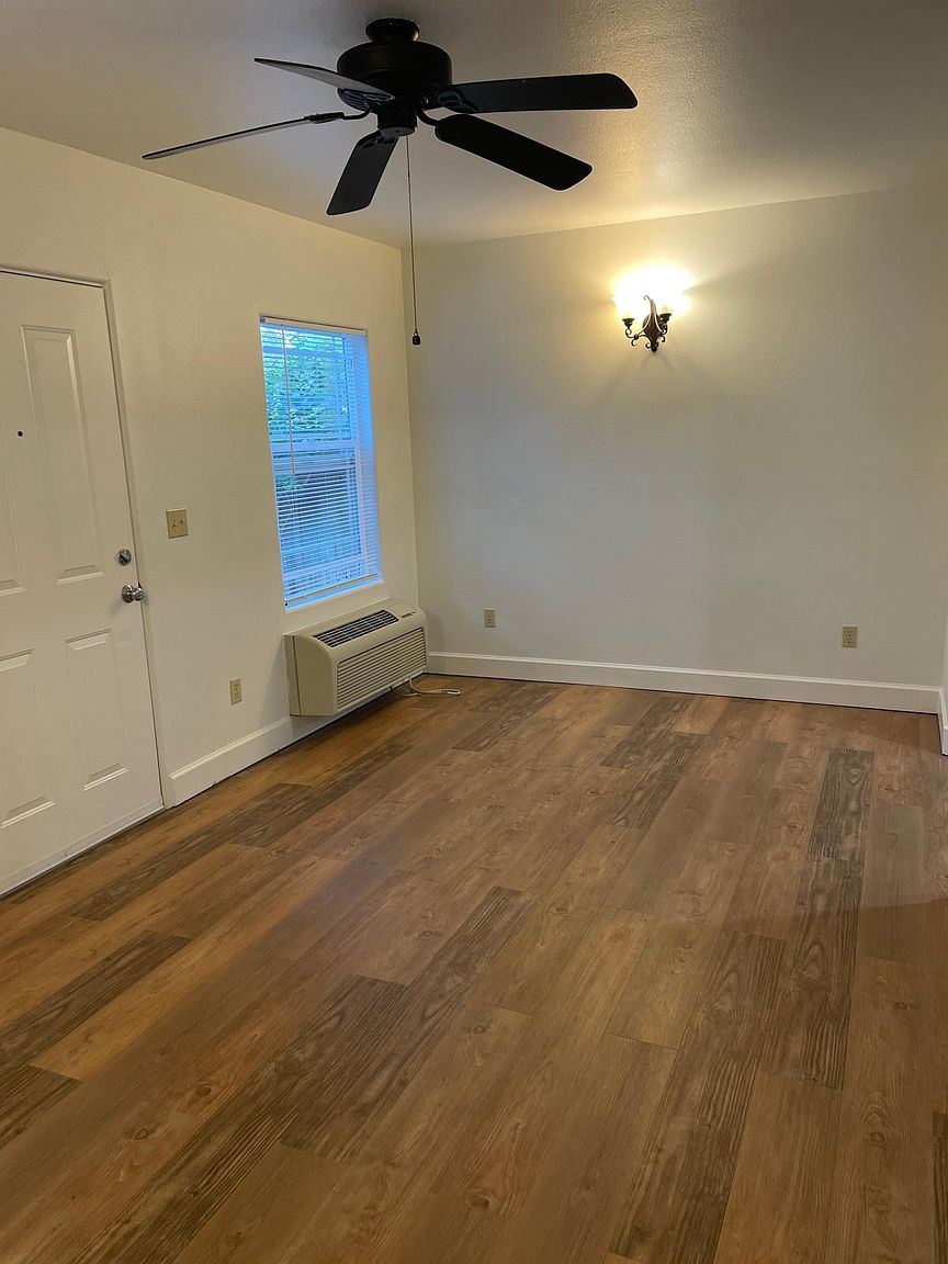412 Mellus St photo 5