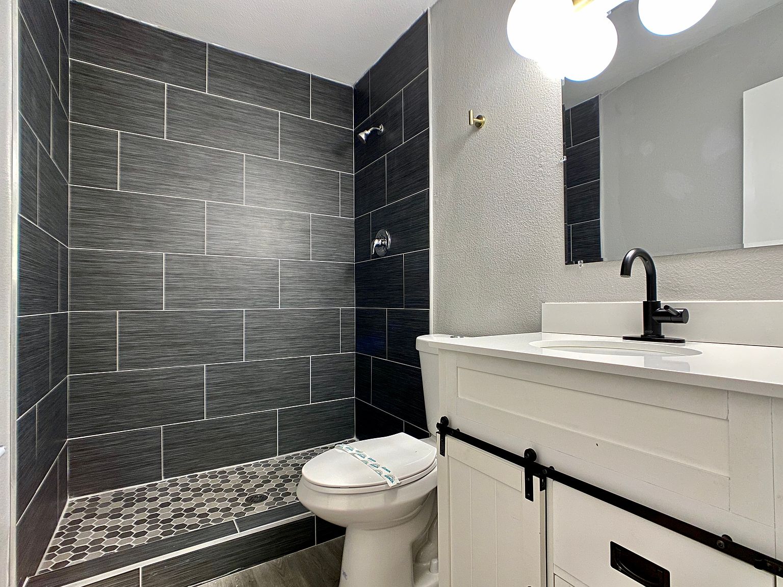 3002 N 40th St unit 3012 - 12 photo 2