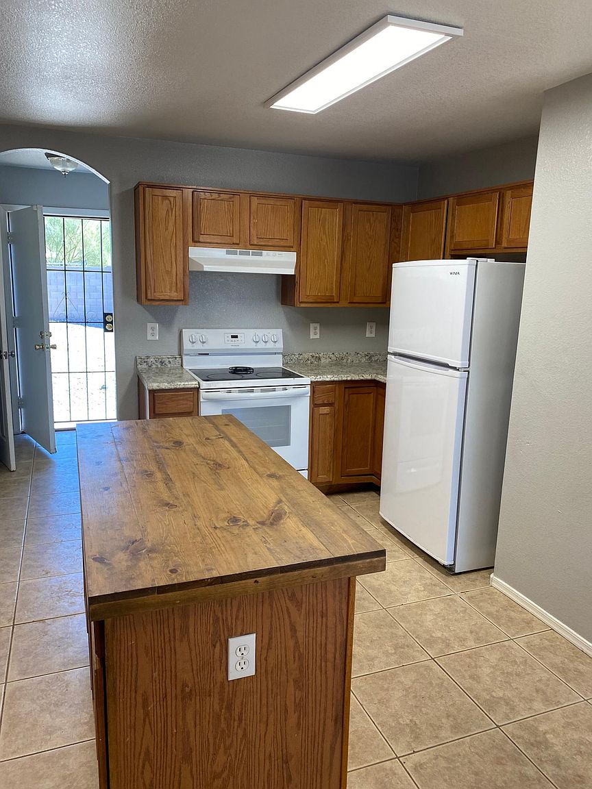 2446 E Encinas Ln photo 3