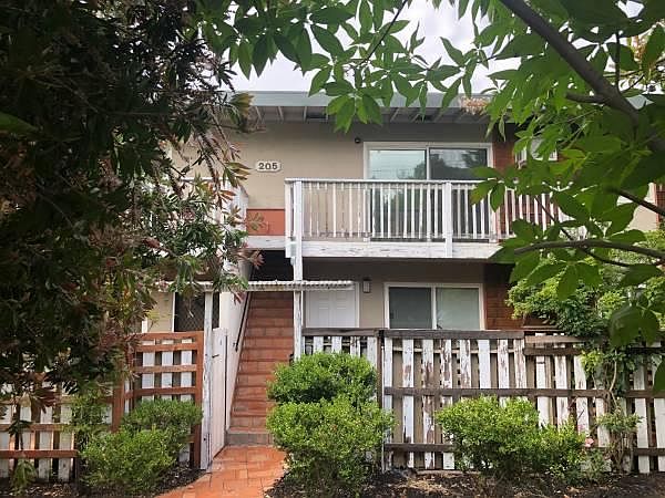 Apartments on Muir Road · Martinez photo 2