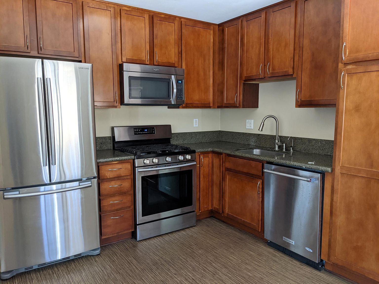 1650 Myrtle Ave photo 4