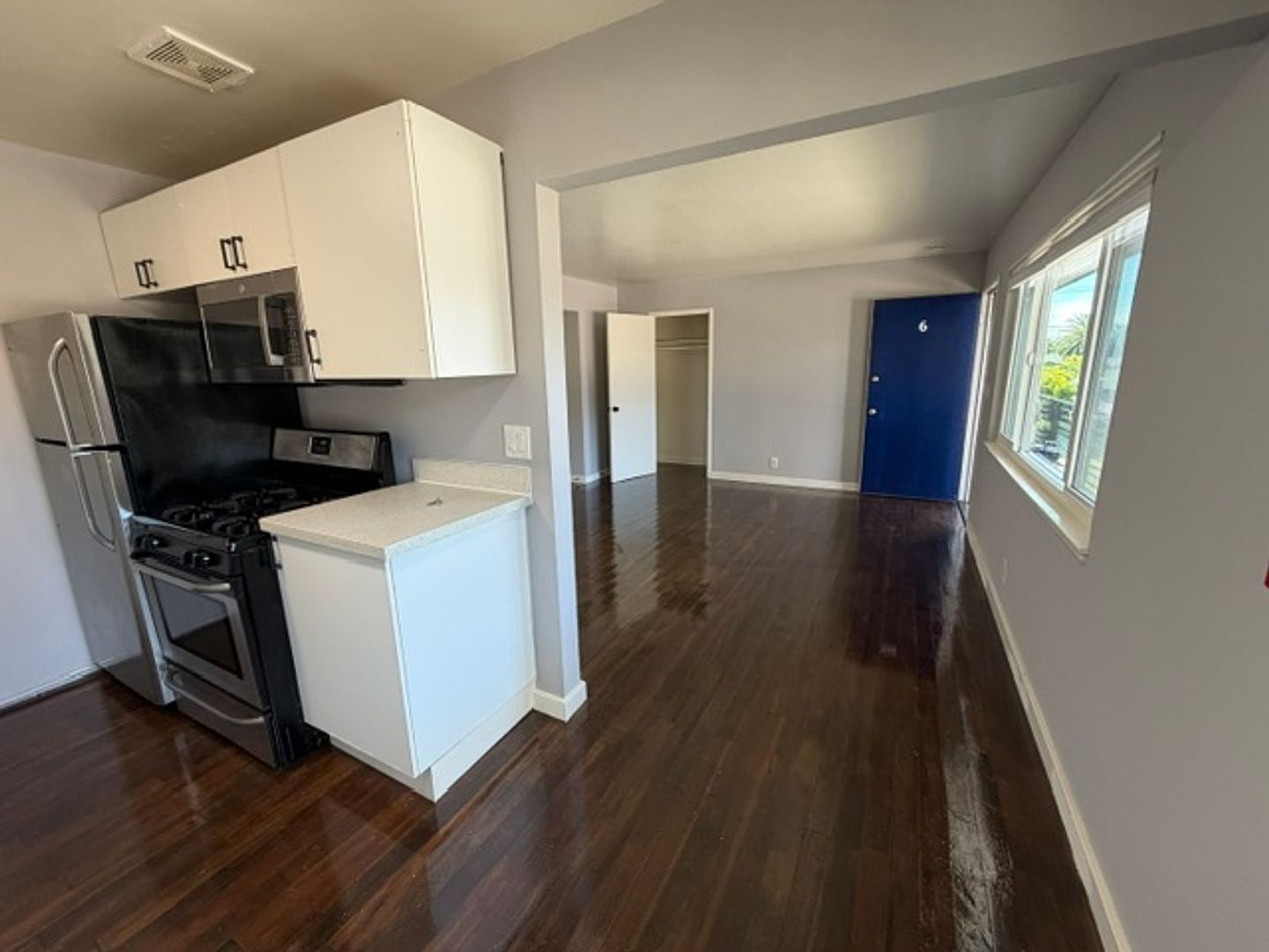1BR/1BA Apartment on Humboldt Avenue · Oakland photo 5
