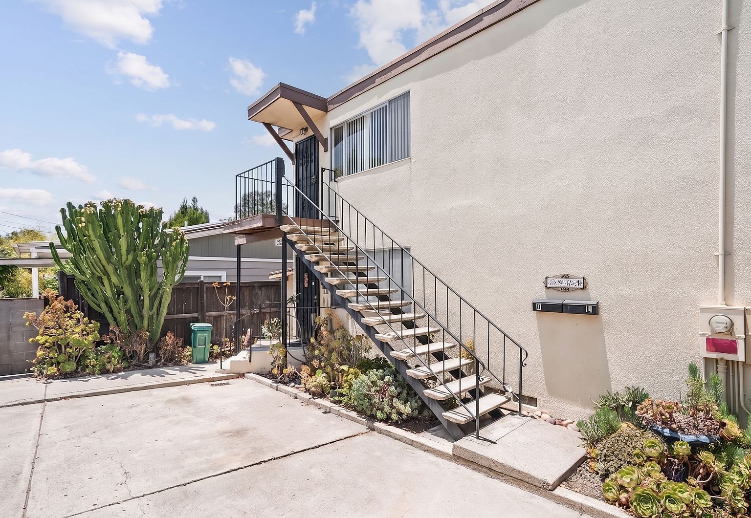 3964 Manzanita Dr photo 2