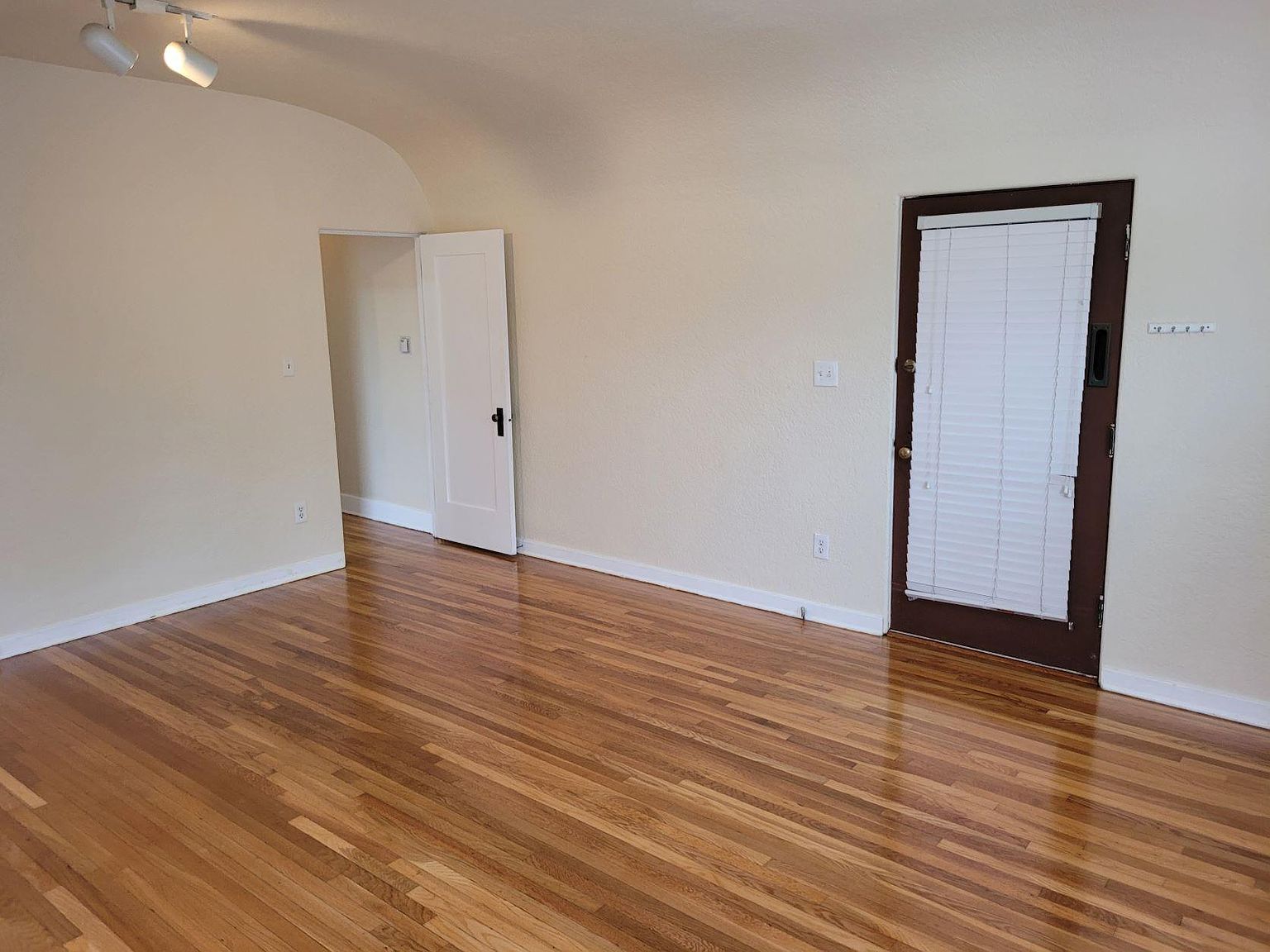 108 W Upas St photo 2