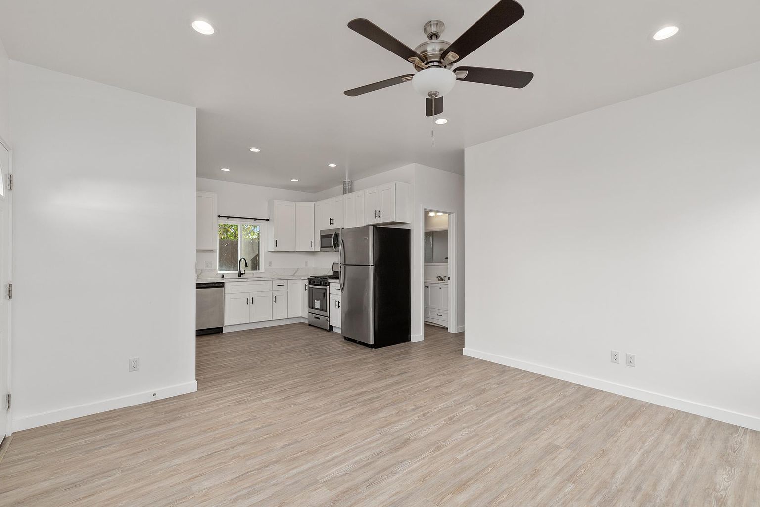 4862 Aberdeen St photo 5