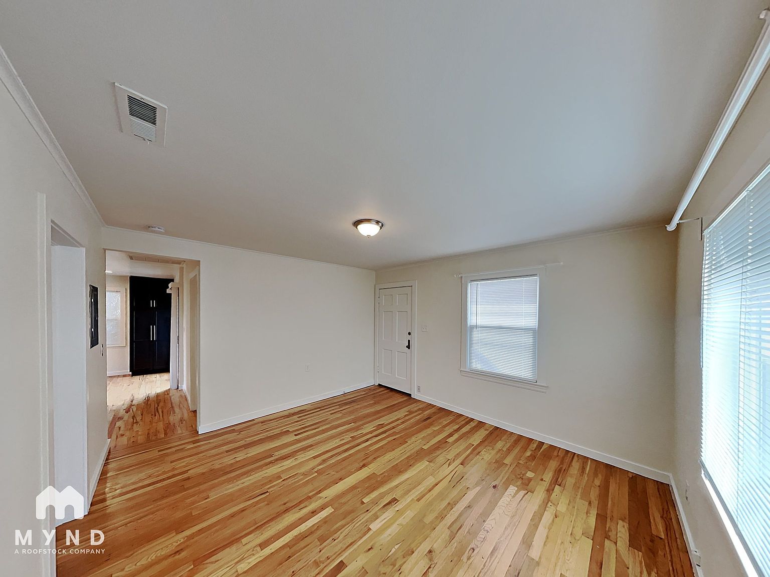 2118A Roosevelt Ave photo 3