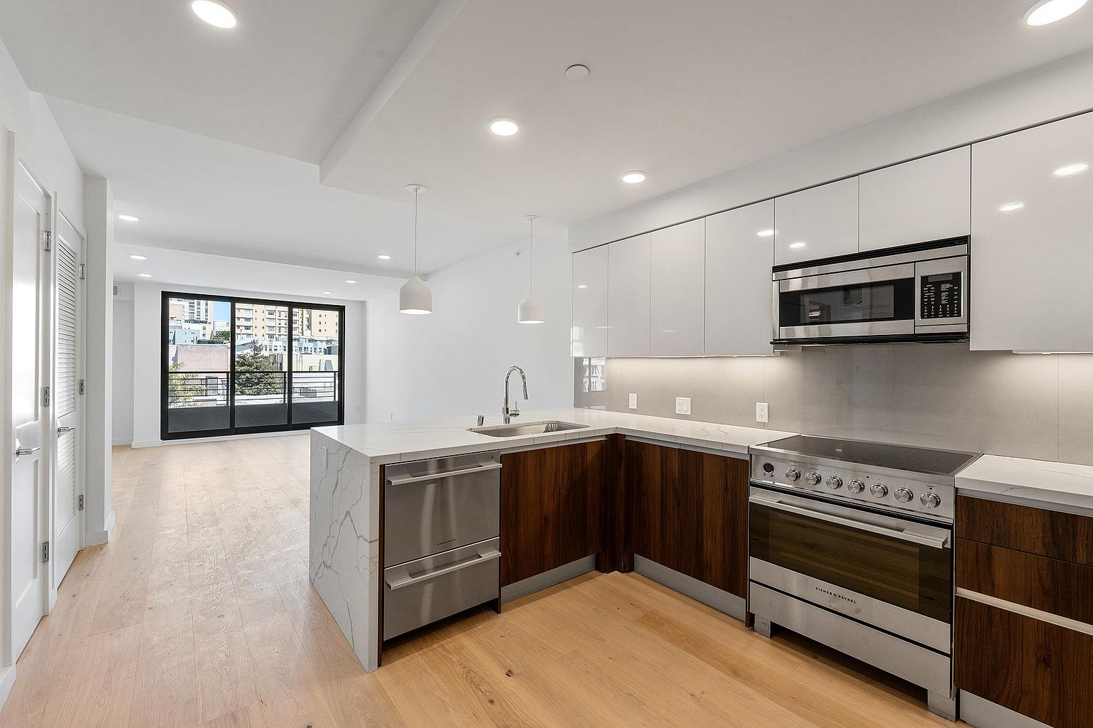 1335 Larkin St photo 4