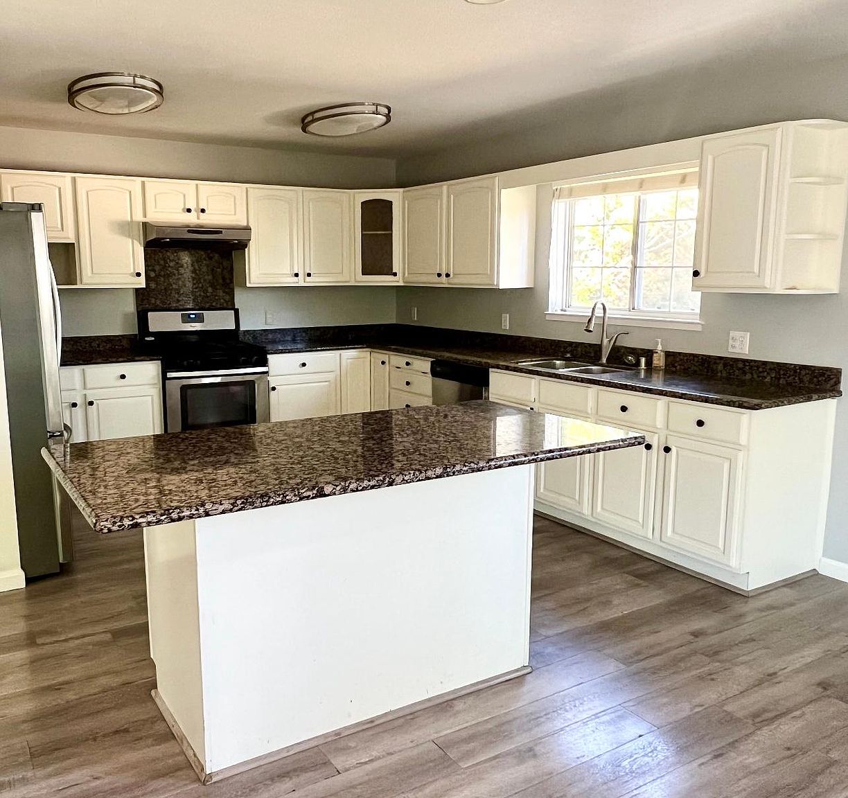 Welcome To This Beautiful 3 Bedroom, 2 Bathroom Home In A Desirable Gravenstein Neighborhood! photo 3