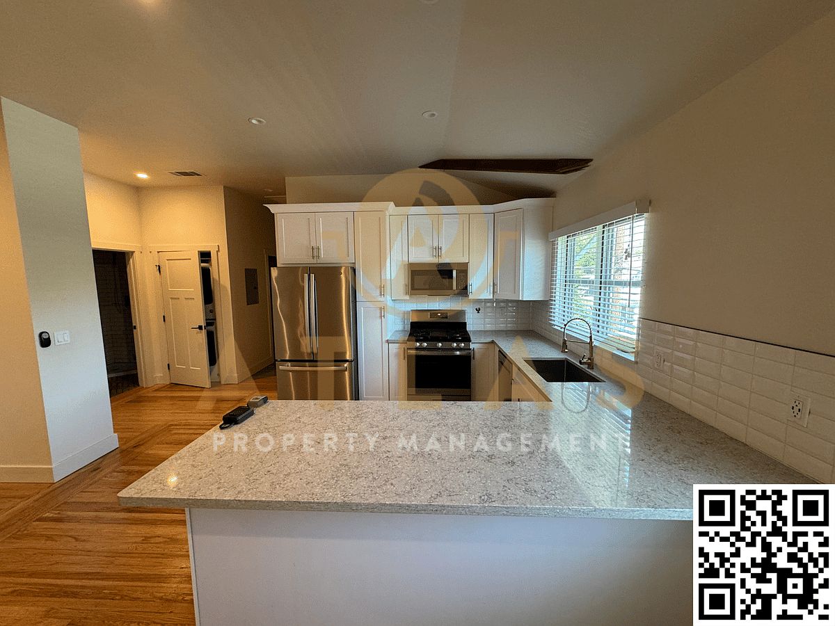 1237 Laurel St photo 2
