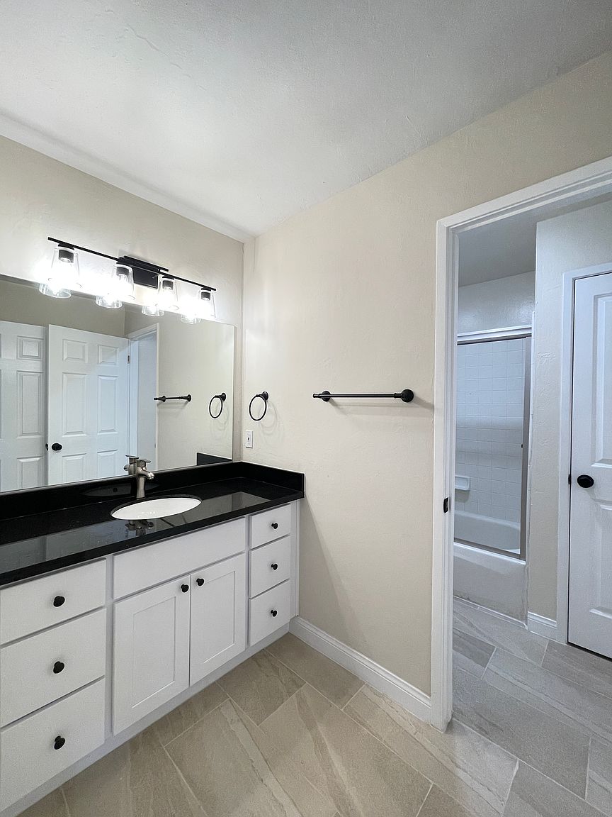 1259 W McKinley Ave photo 4