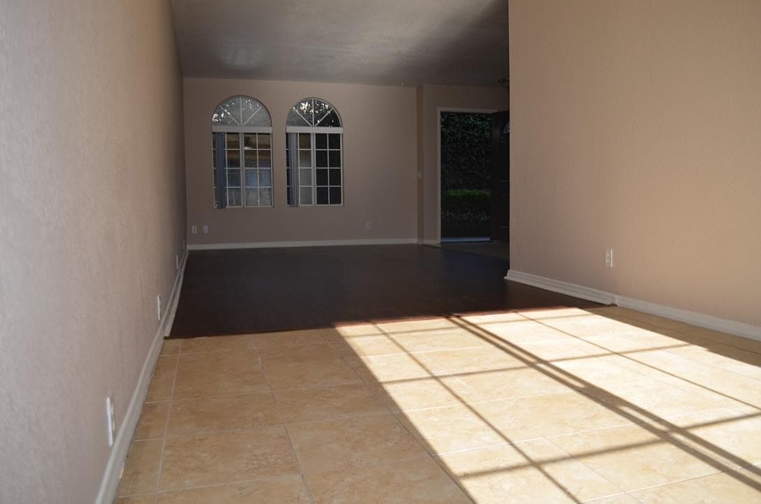 1830 Drescher St photo 2