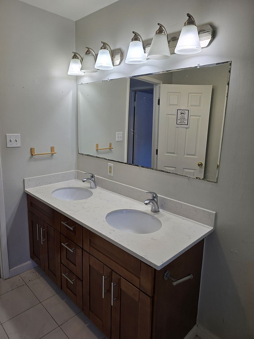 1421 Benton St photo 3