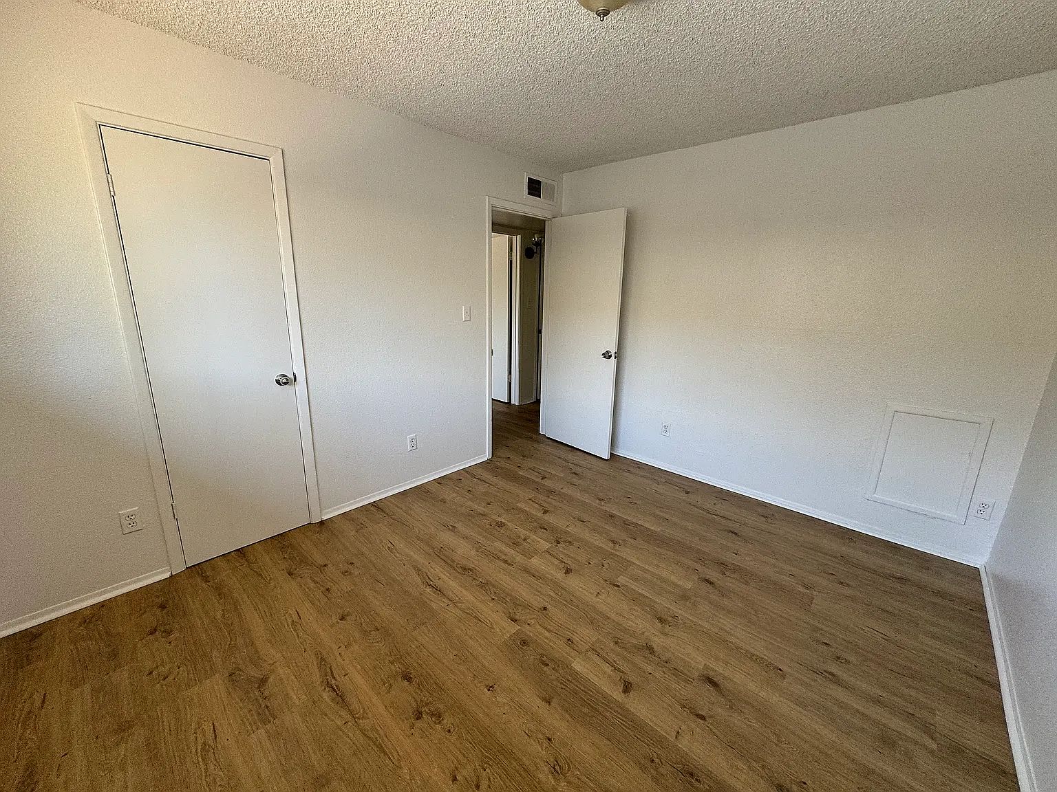 1129 S Farmer Ave photo 5