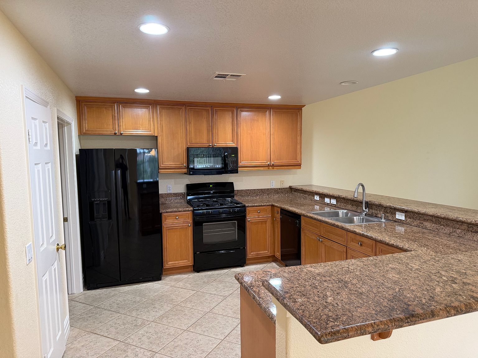 6833 Urubu St photo 5