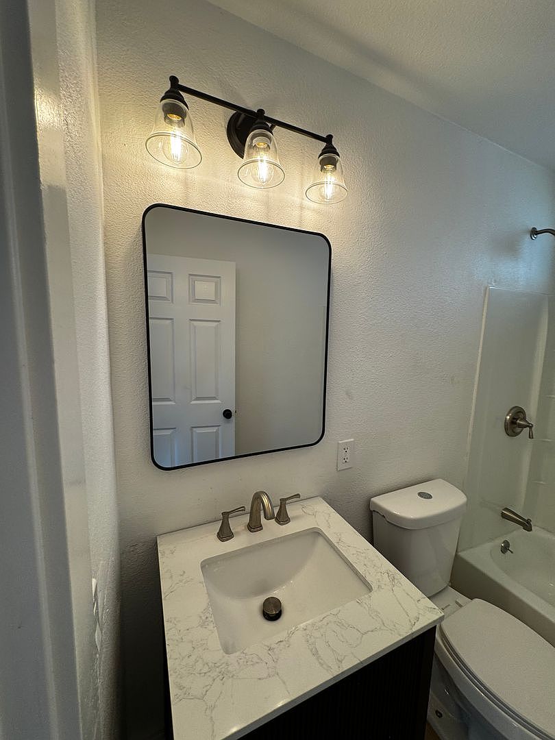 4112 46th St photo 2
