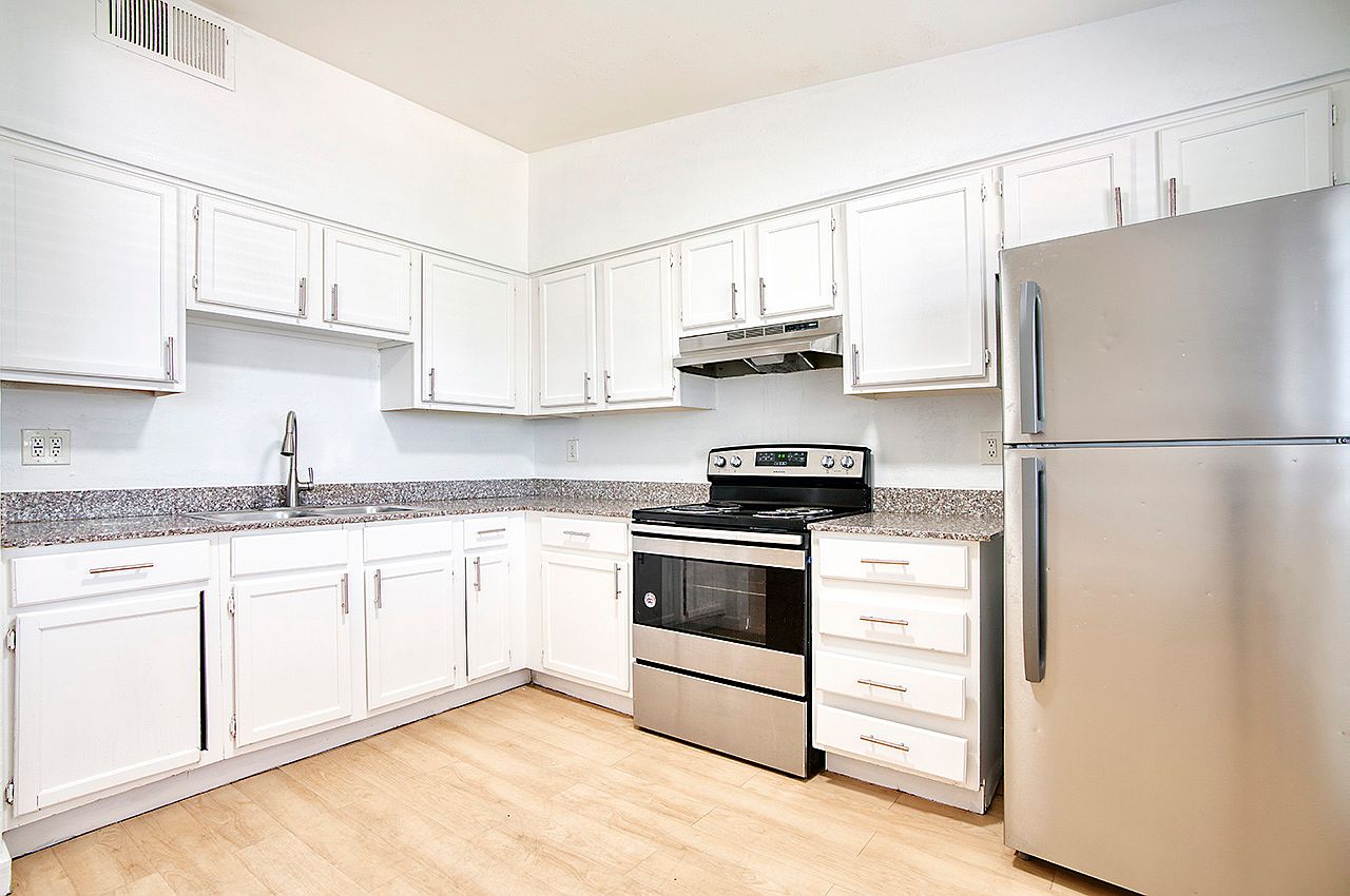 2201 W Heatherbrae Dr photo 3