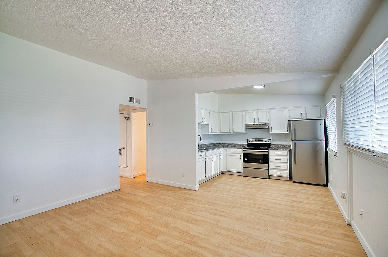 2201 W Heatherbrae Dr photo 5