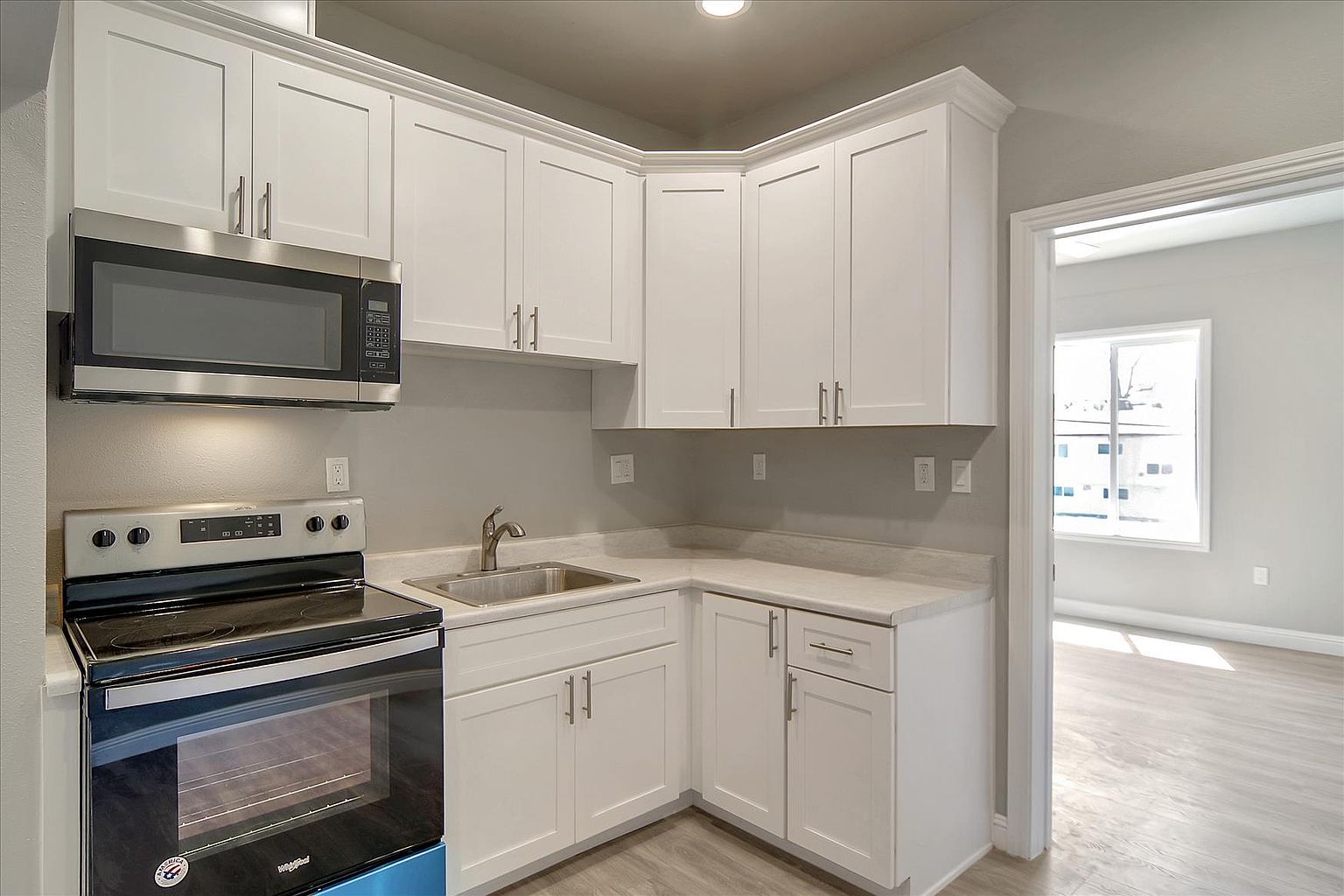 1BR/1BA Single Family House on N 7th St · San Jose photo 2