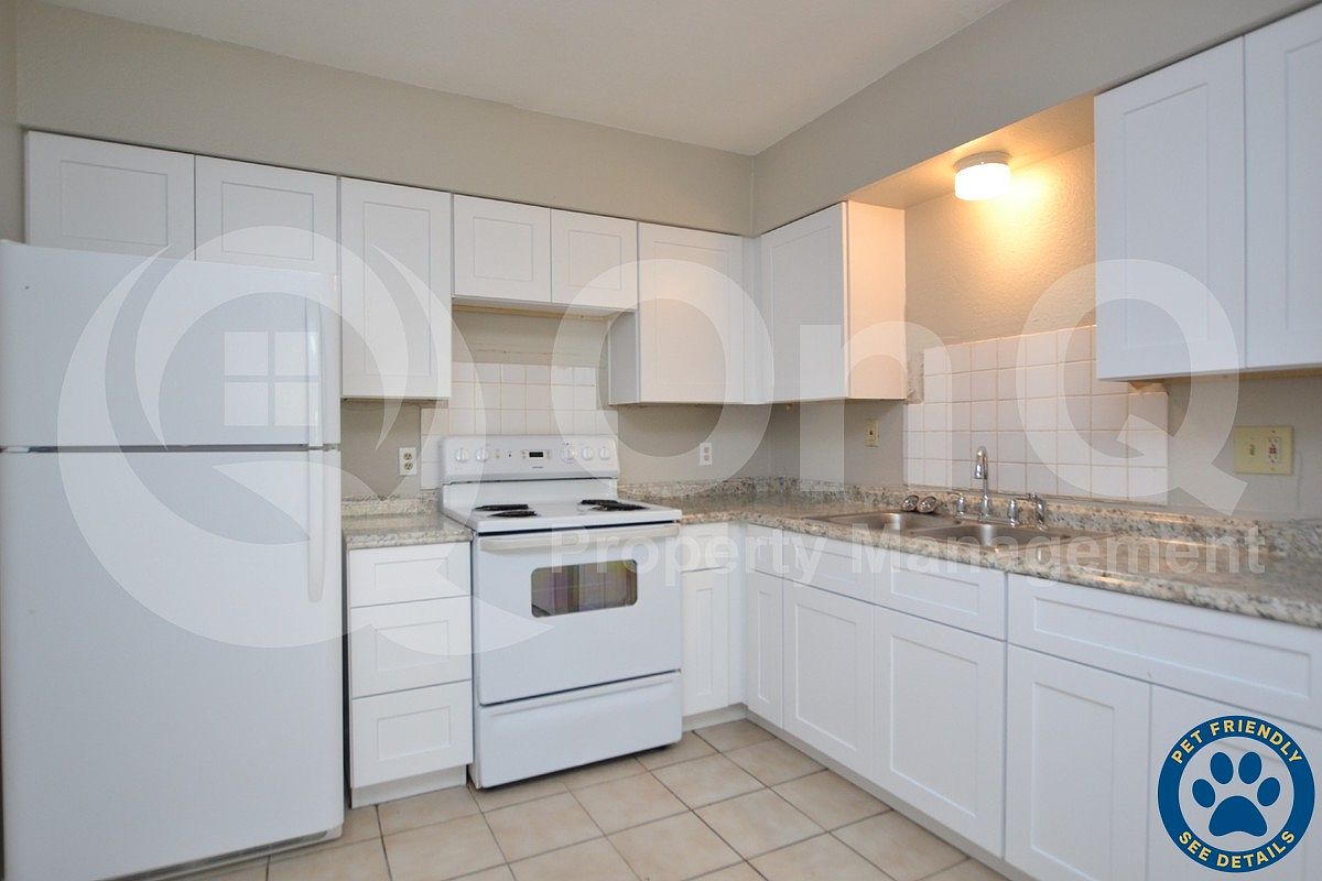 1861 N Center St Mesa, AZ 85201 photo 2