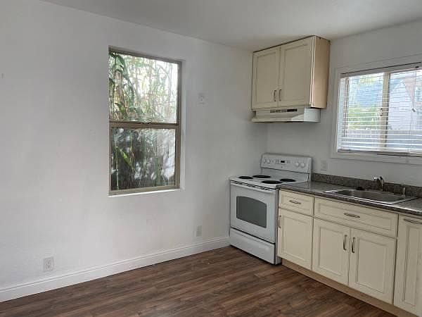 1324 Gaynor Ave photo 2