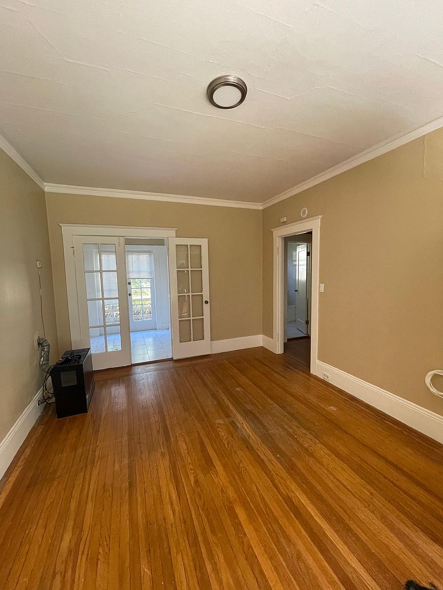 2535 Regent St photo 3