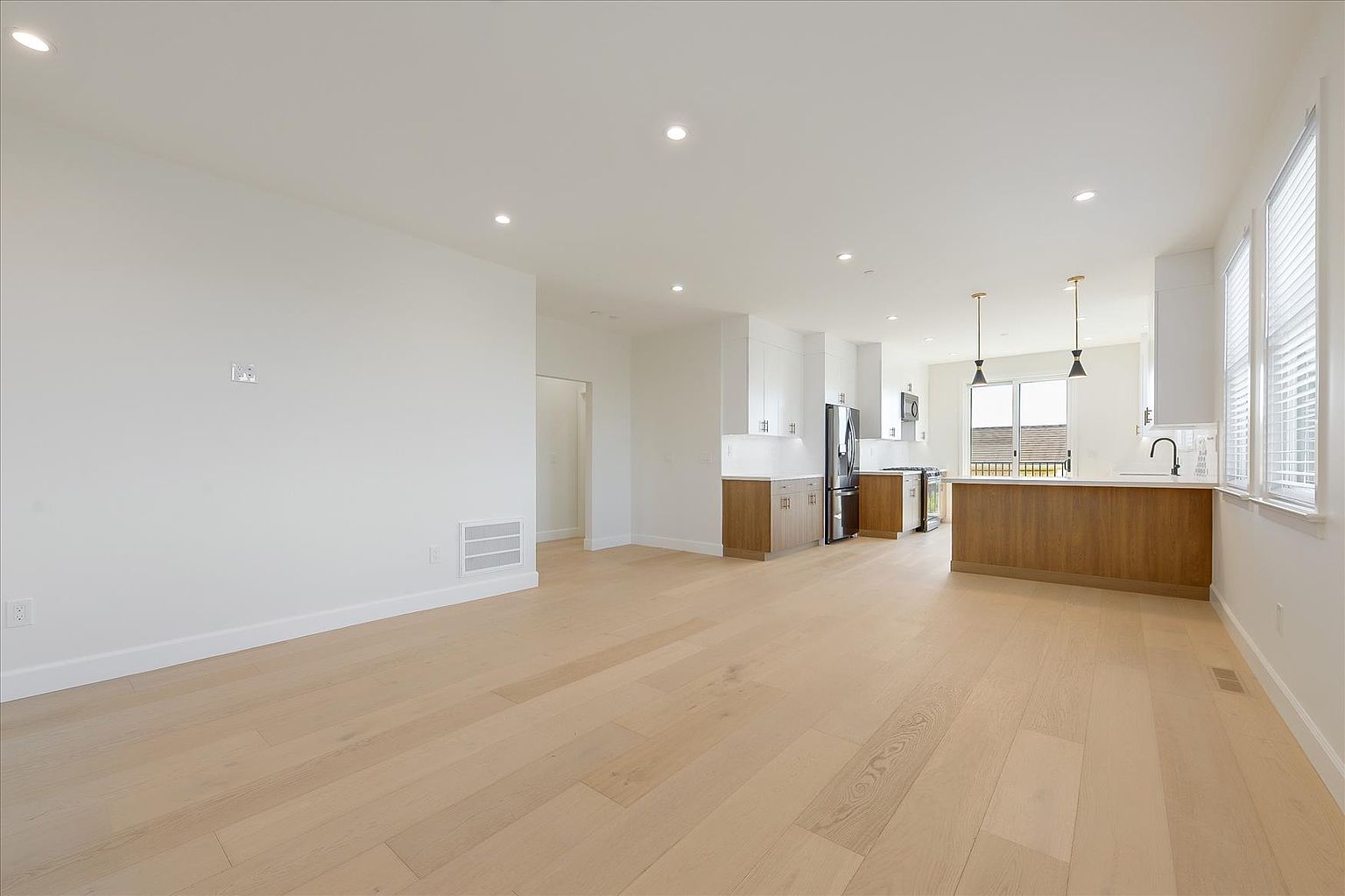 332 Pine Ave photo 5