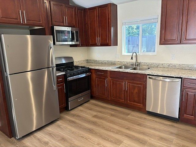 137 Claremont Ave photo 2