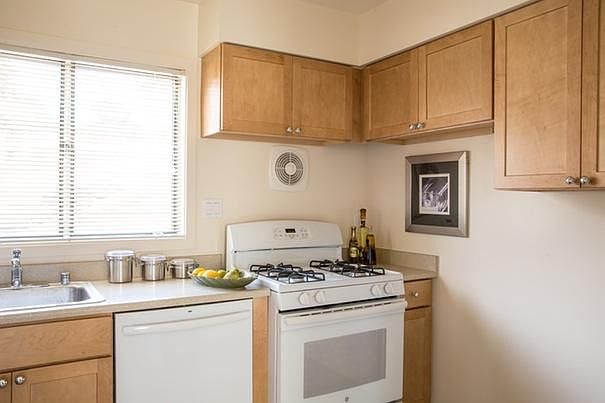 1514 Pershing Dr photo 3