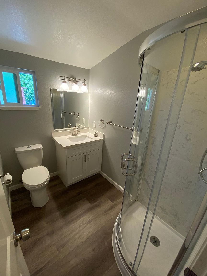 648 Ashbury Ave photo 3