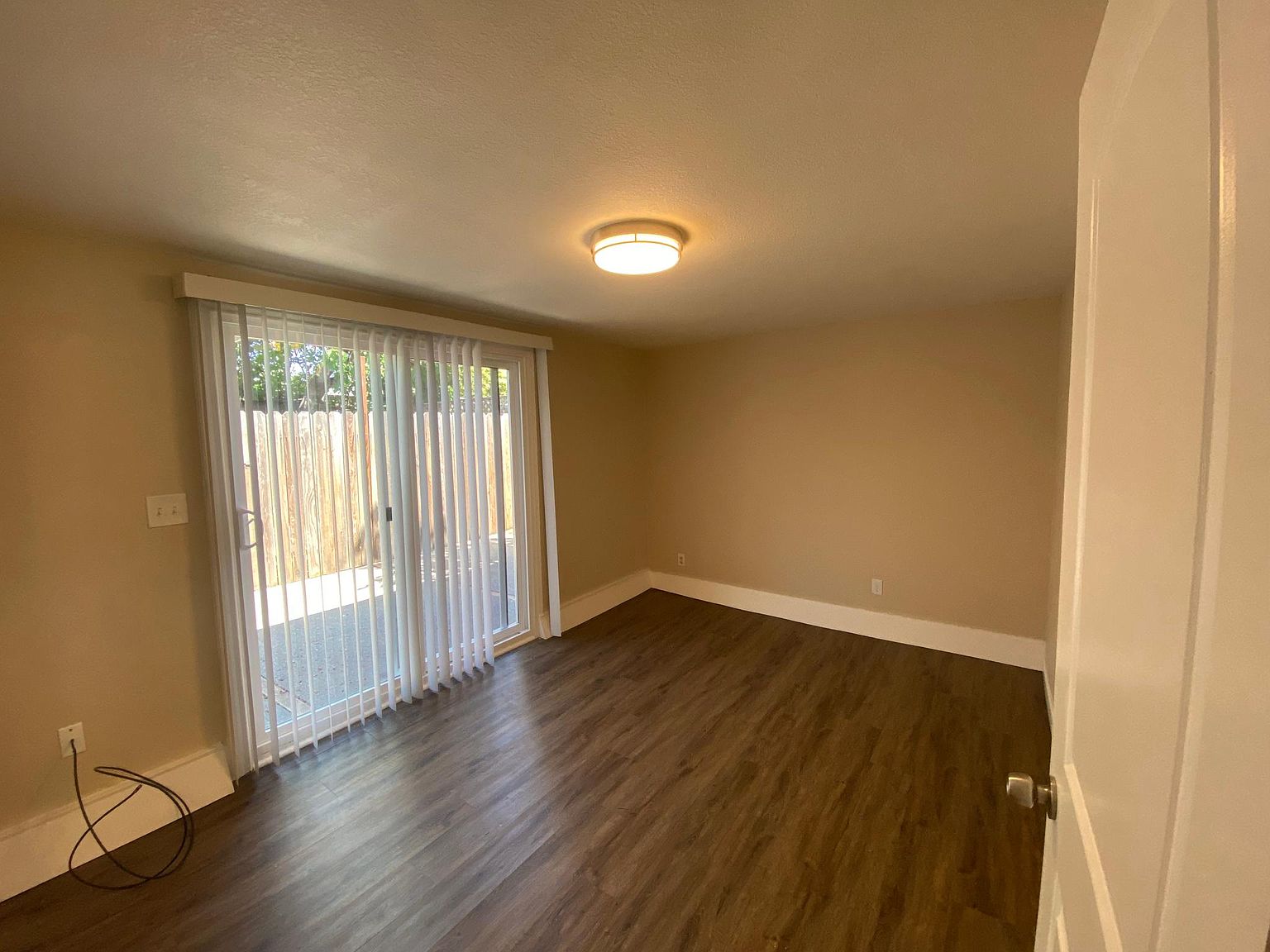 648 Ashbury Ave photo 2