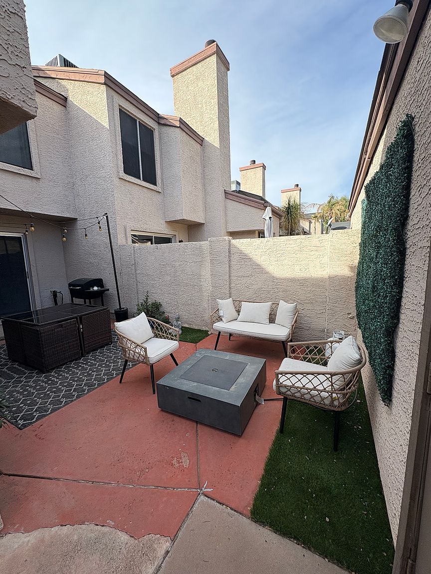 3315 E Kelton Ln photo 3