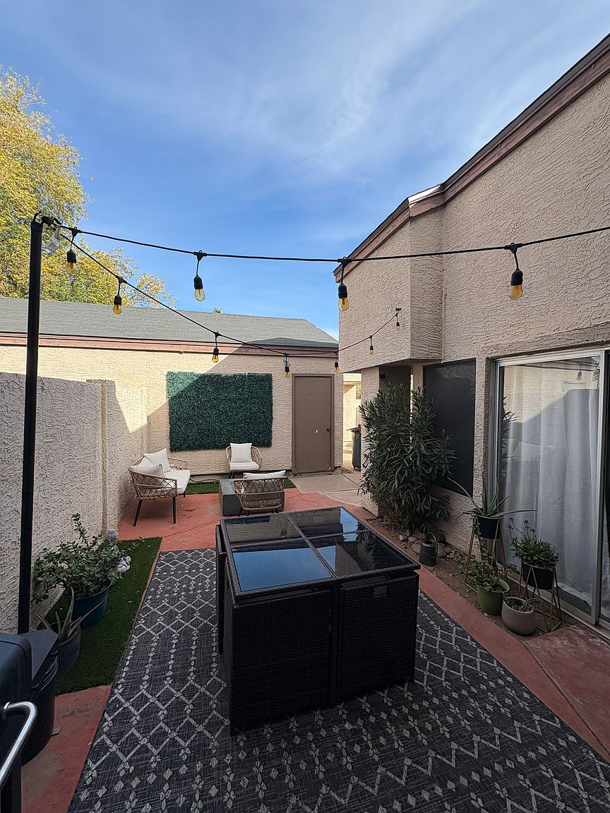3315 E Kelton Ln photo 2