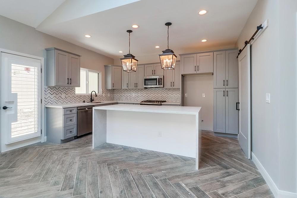 10181 Spring Manor Ct photo 5