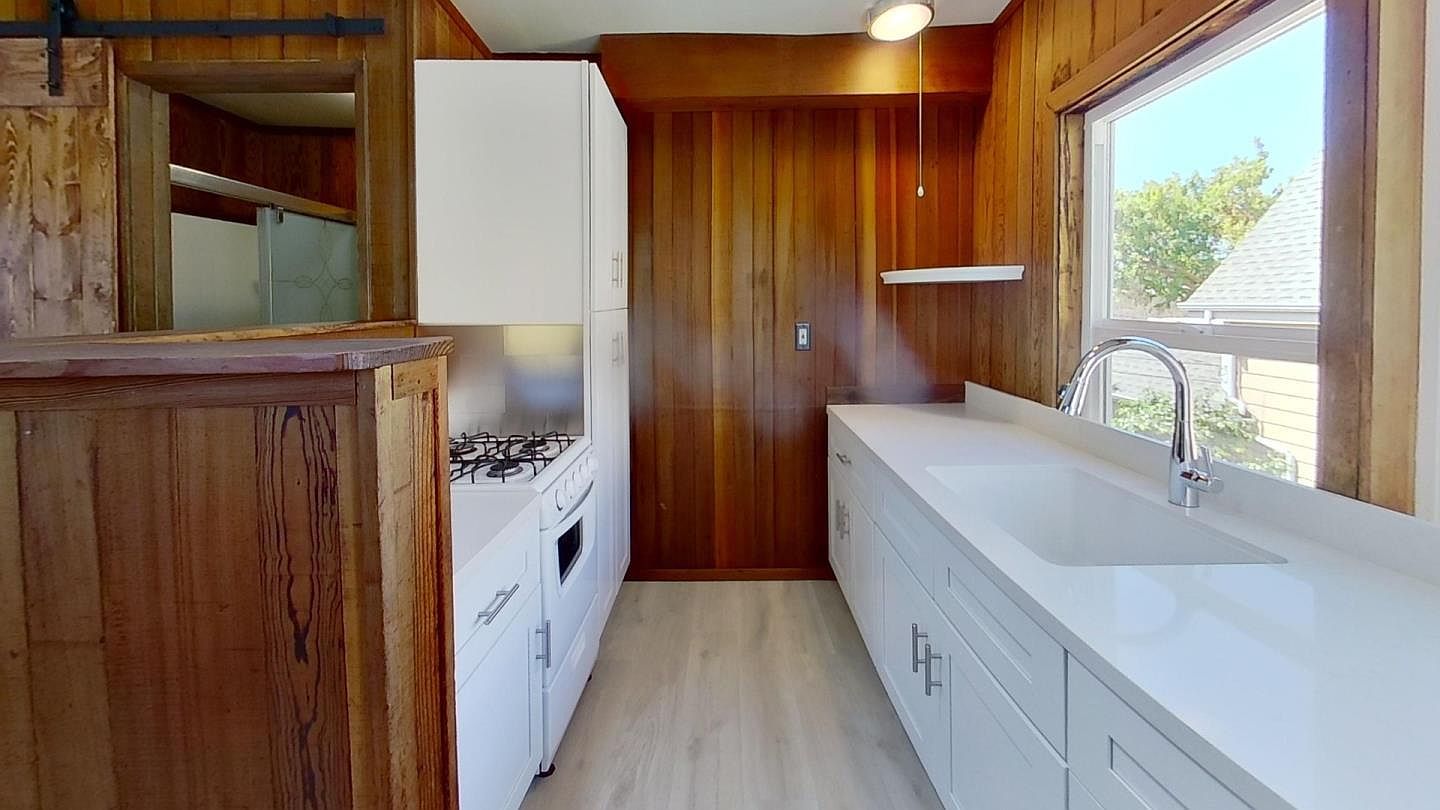 210 Elm St photo 4
