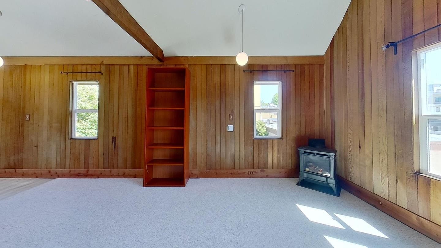 210 Elm St photo 2