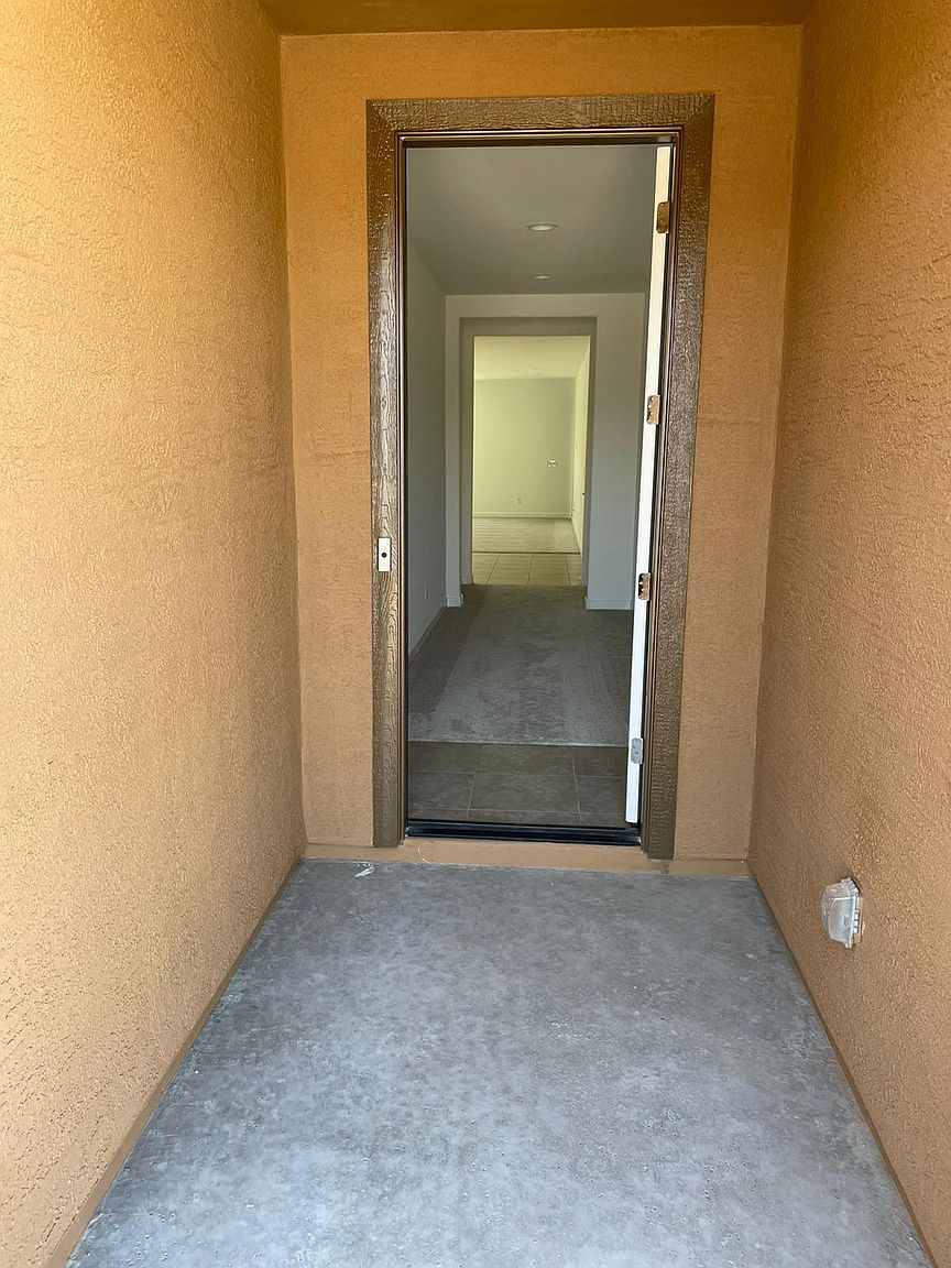 9224 W Montecito Ave photo 3