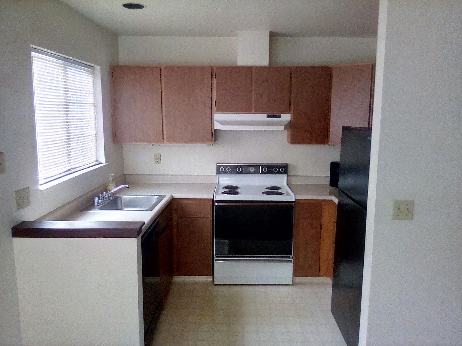 2BR/1BA Townhouse on Crolls Garden Ct · Alameda photo 3