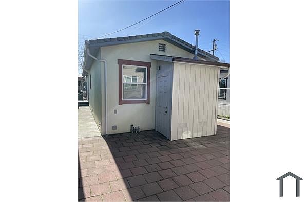 1079 70th Ave photo 4