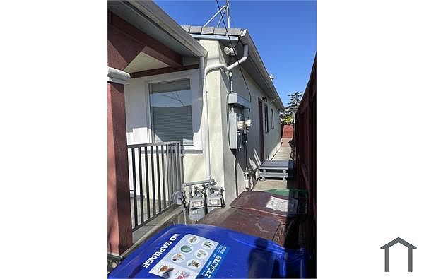 1079 70th Ave photo 3