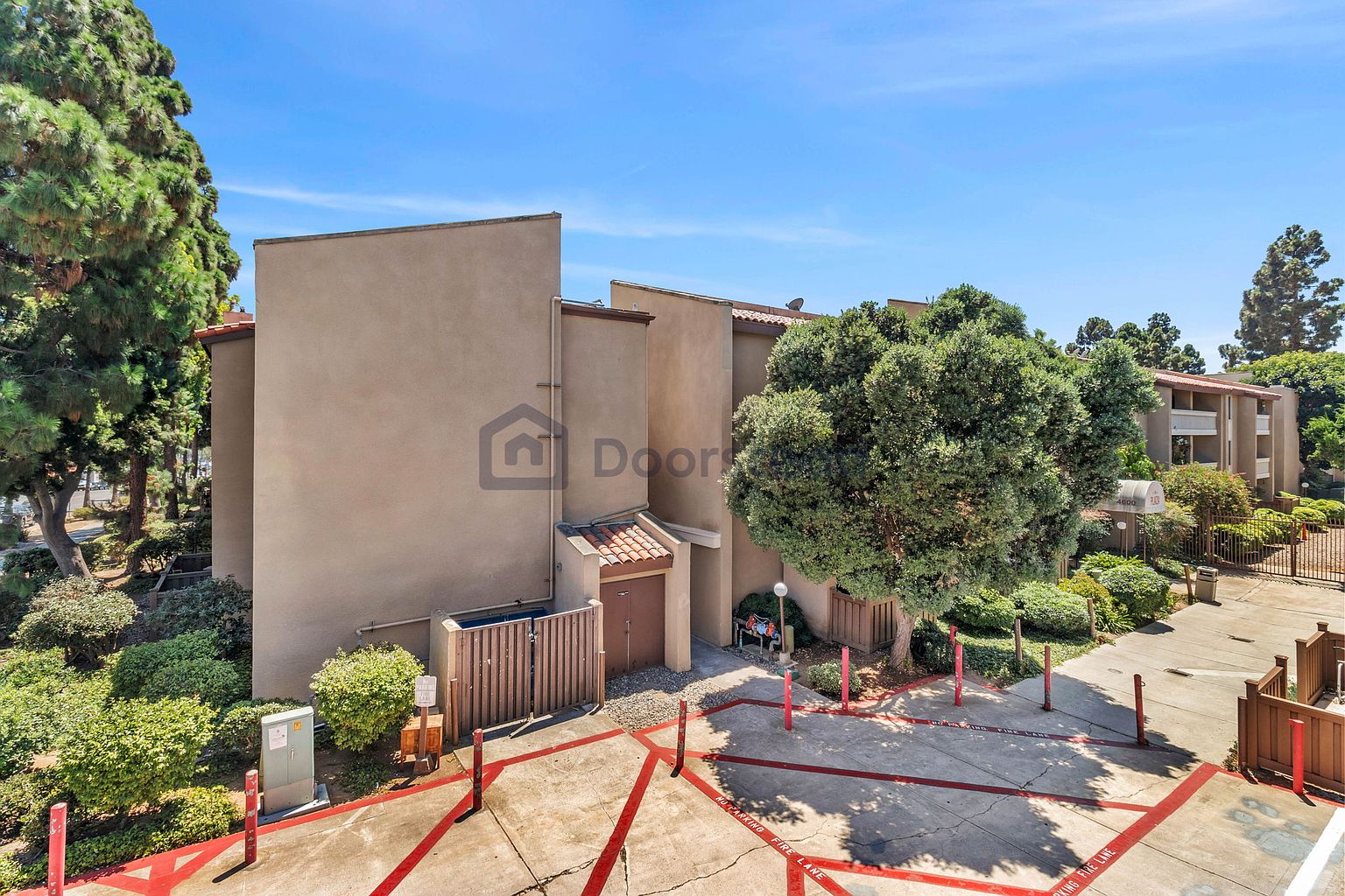 4600 Lamont St photo 2